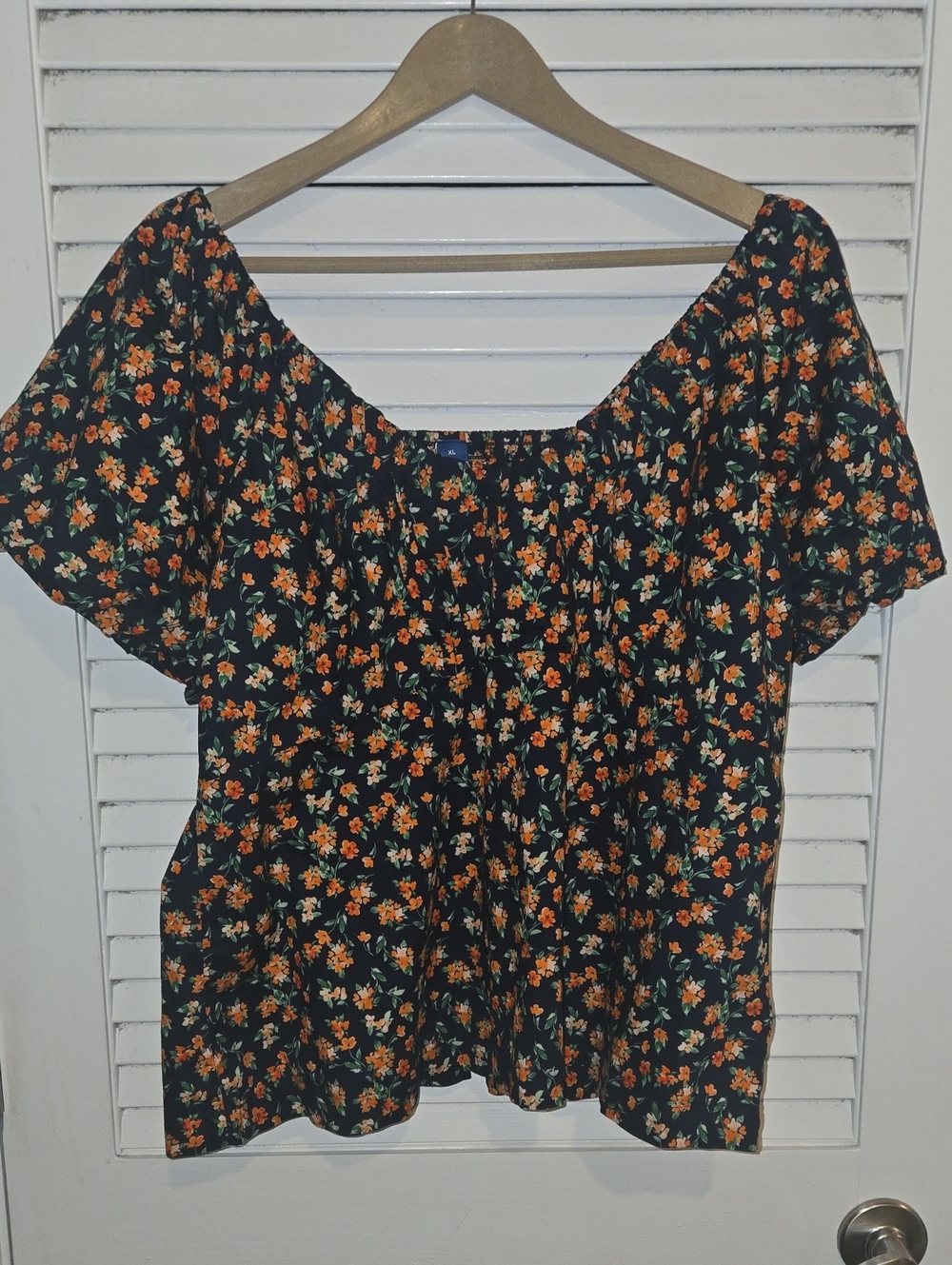 Old Navy Black Pufd Sleeve Floral Blouse with smocked back sz XL
